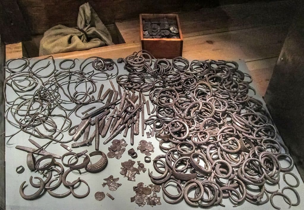 В Ленинградской области нашли крупнейший на Северо-Западе клад серебра X–XIV веков