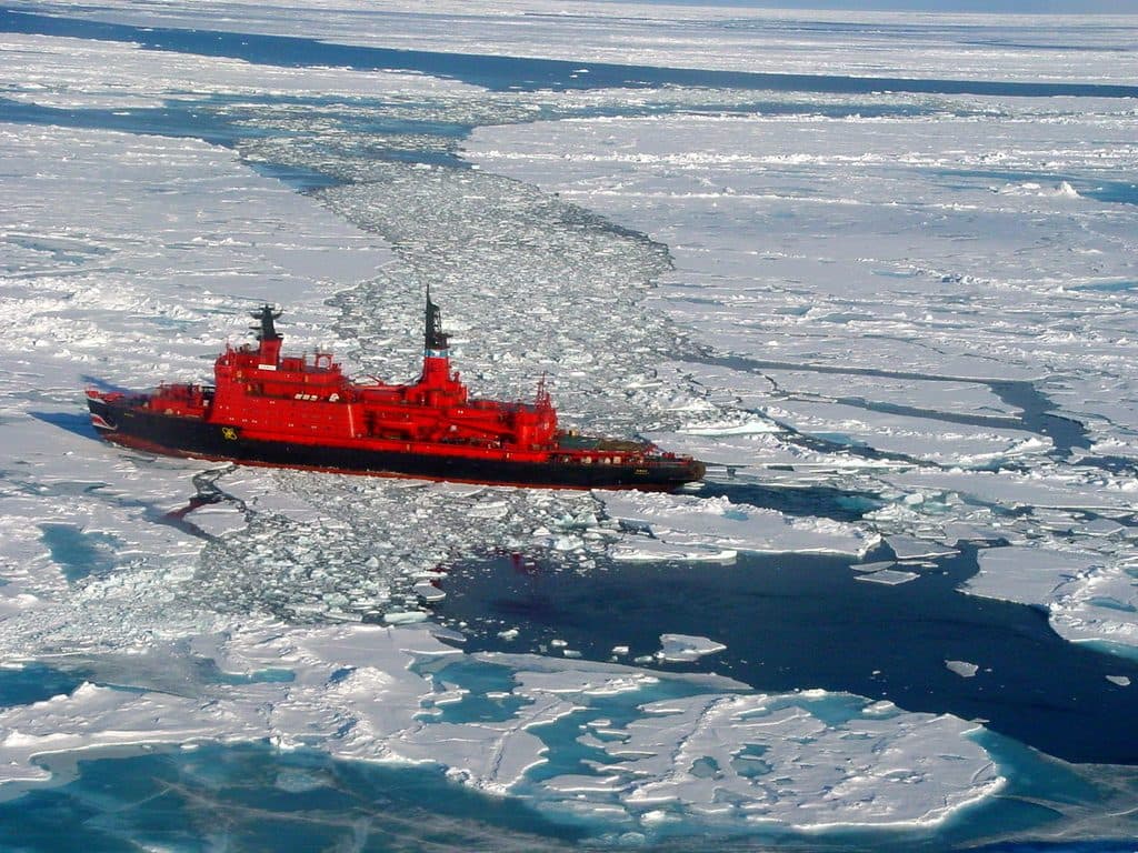Число рейсов по Северному морскому пути в сентябре достигло рекордных 133
